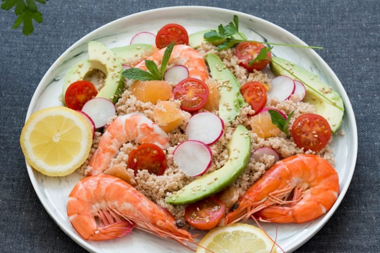 Taboulé à la semoule d&rsquo;épeautre, crevettes, avocat et radis