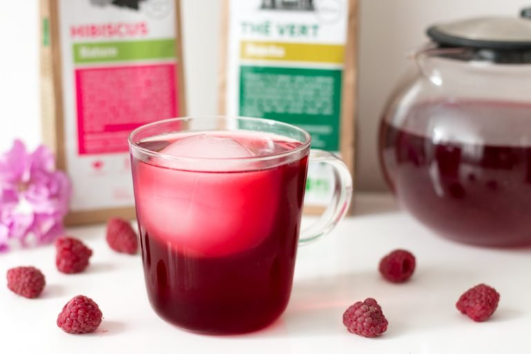 Thé vert glacé aux framboises et hibiscus