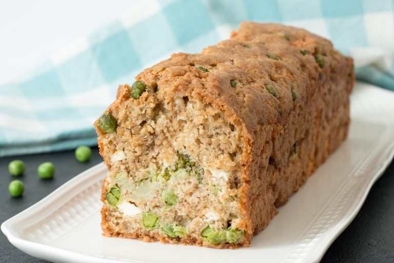 Cake brocoli, petits pois et feta