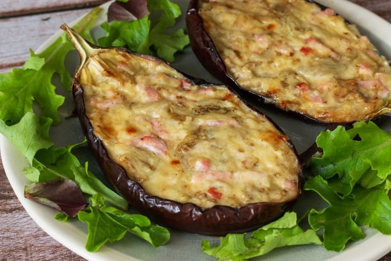 Aubergines farcies au comté et émincés de jambon
