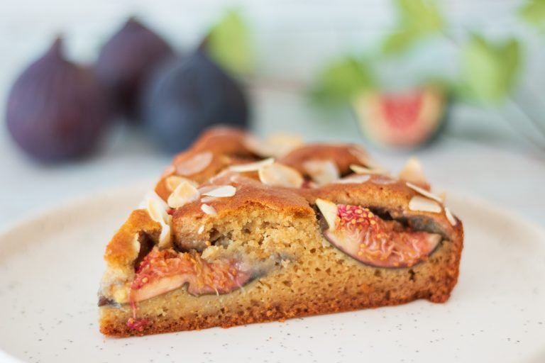 Gâteau moelleux aux figues, amandes et miel d&rsquo;acacia