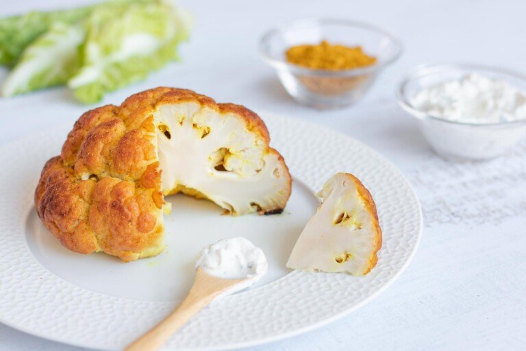 Chou-fleur entier rôti au four