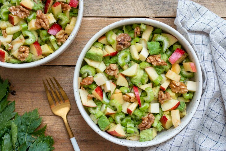 Salade d&rsquo;automne : céleri, avocat, pomme et noix