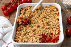 Lire la suite à propos de l’article Crumble salé de tomates cerises et flocons d’avoine